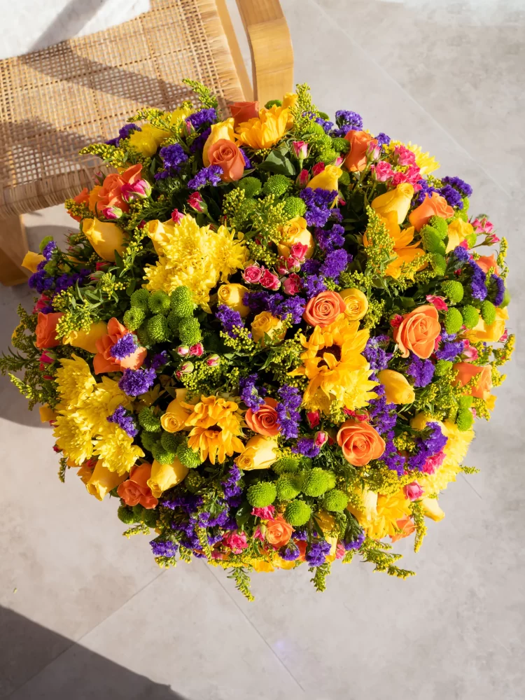 Hold Yellow Roses Sunflower Luxury