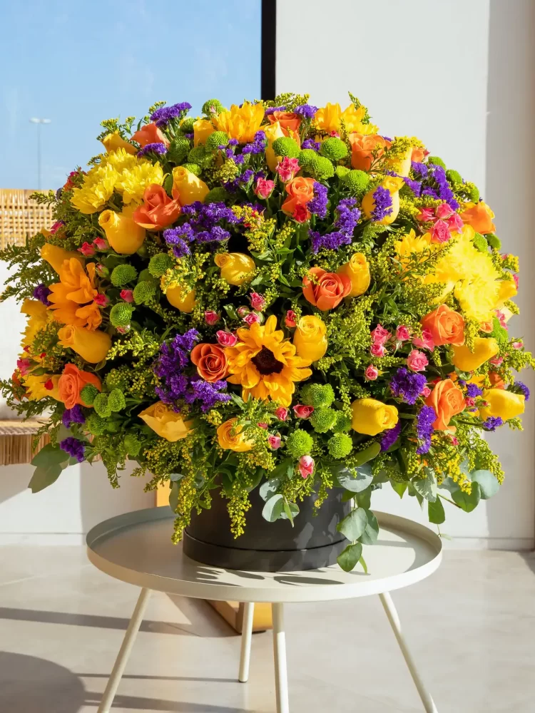 Hold Yellow Roses Sunflower Luxury